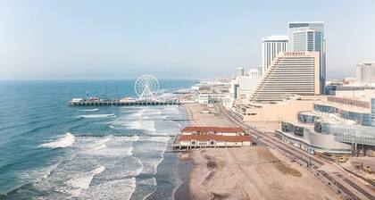 Cozysuites at Showboat Bold 2BR 3BA Beachfront Retreat