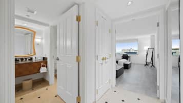 公寓 (2 Bedrooms) | 2 間臥室、筆電工作空間、熨斗/熨衣板、床單