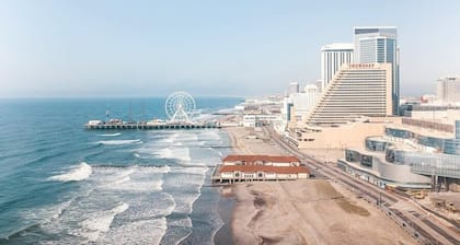 CozySuites Seaside Condo: 2BR3BA Condo Showboat