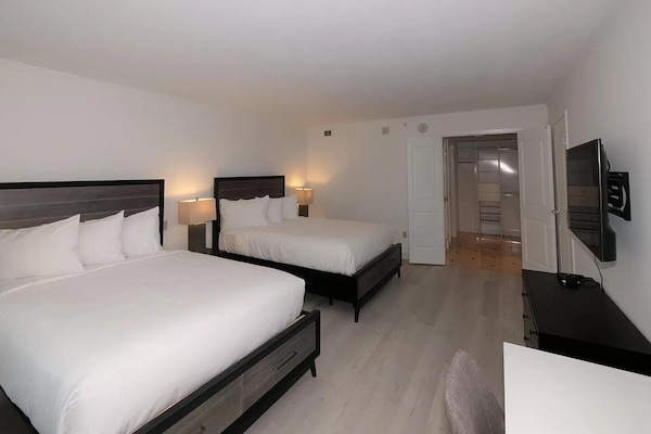 4 bedrooms, laptop workspace, iron/ironing board, free WiFi