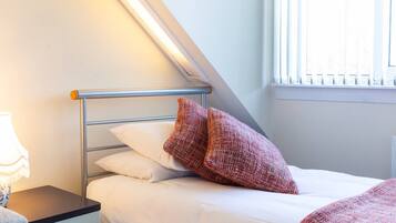 3 bedrooms, iron/ironing board, free WiFi, bed sheets
