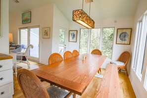 Dining - 2 Minute Walk to Beach; Access to Community Pool and Pickle Ball, Basketball & Tennis Courts (Isle of Palms)