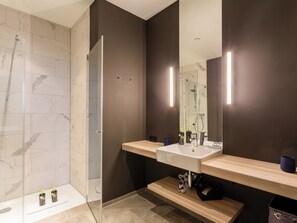 Bathroom - Limehome Düsseldorf Stresemannstraße (Düsseldorf)