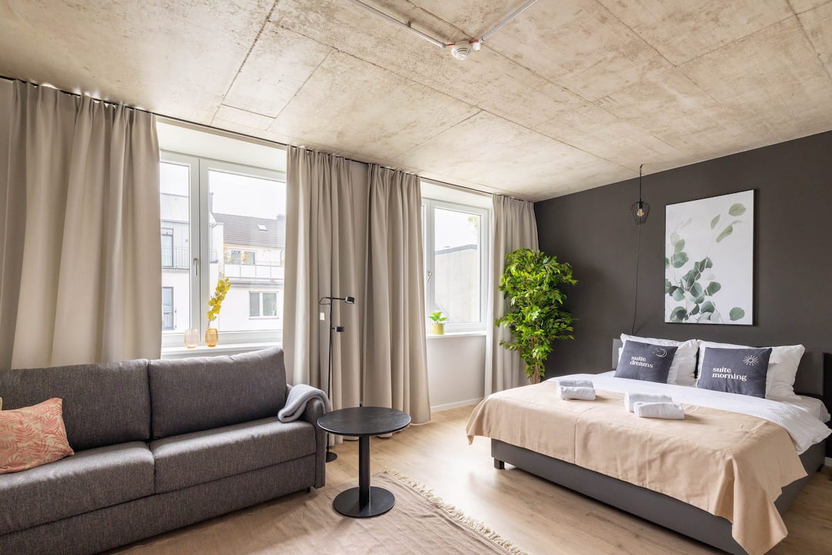Suite with sofa bed | Individually decorated, individually furnished, laptop workspace