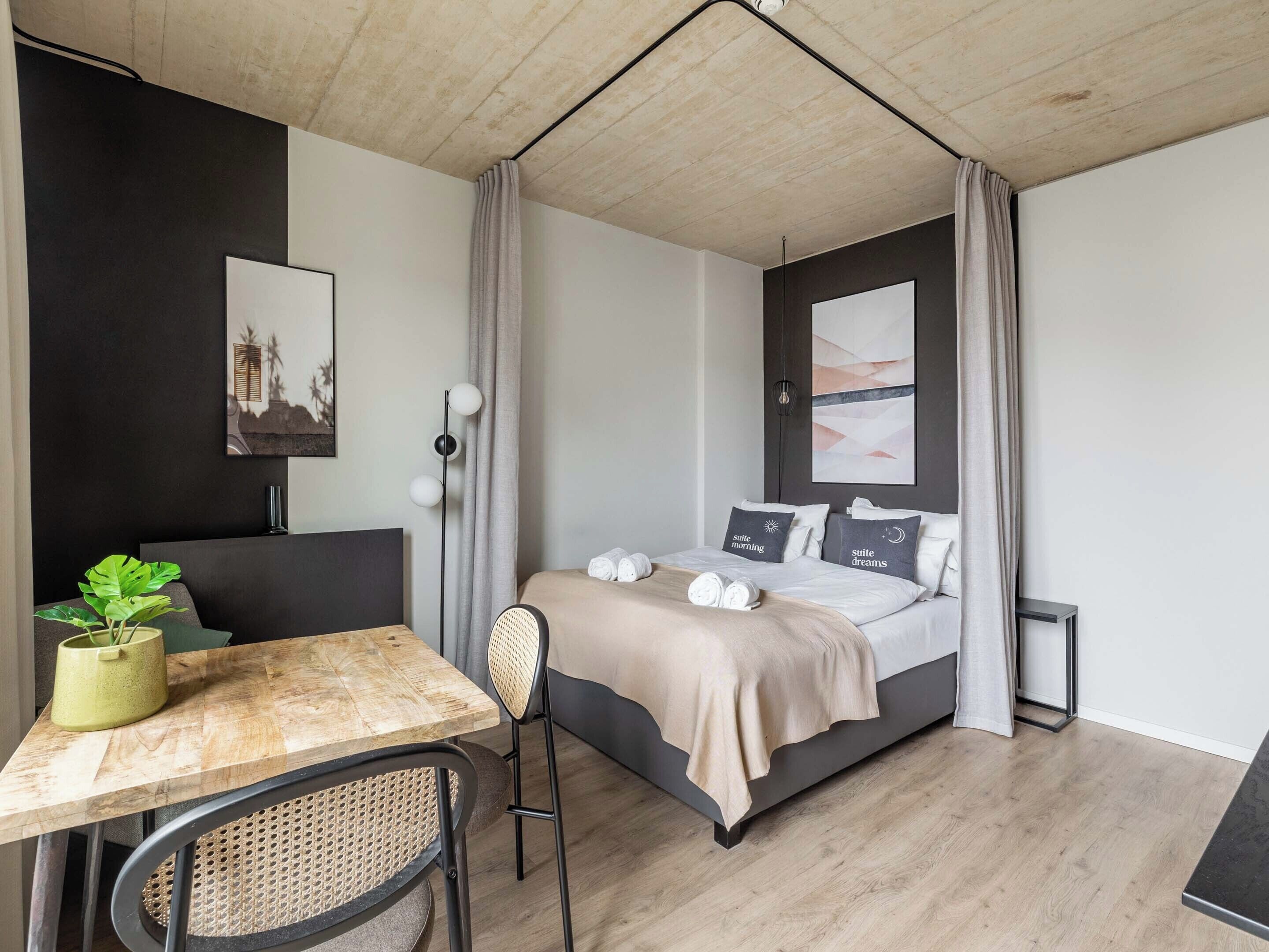 Suite with Balcony | Individualmente decorados, individualmente mobiliados