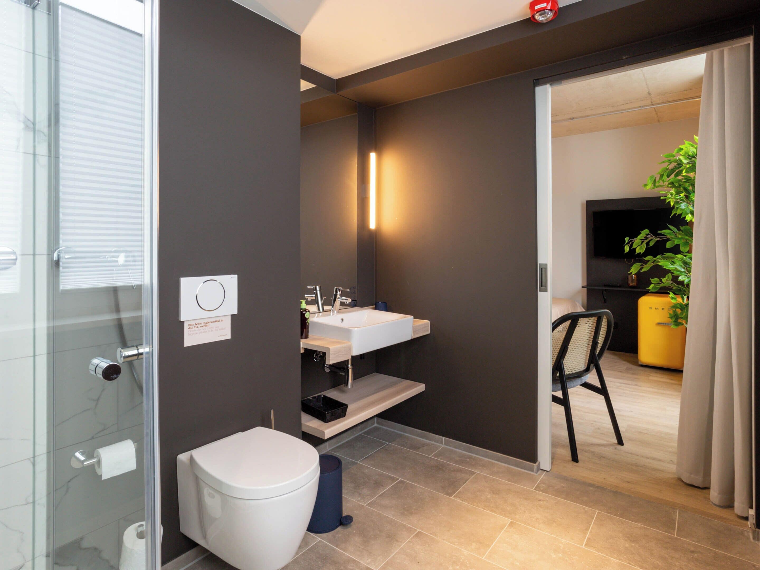 Einzelzimmer | Badezimmer | Kostenlose Toilettenartikel, Haartrockner, Handtücher, Seife