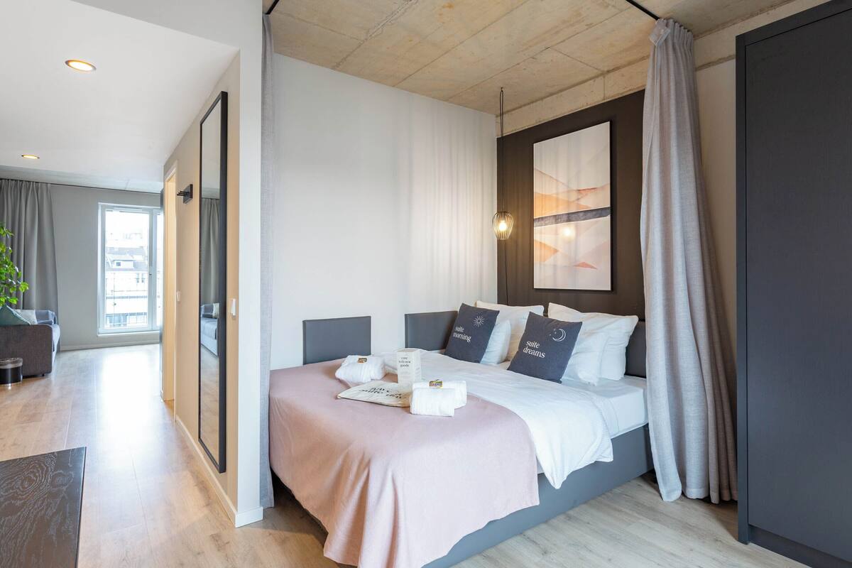 Comfort Suite with Sofa Bed and Balcony | 筆電工作空間、遮光布/窗簾、免費無線上網、獨特裝潢