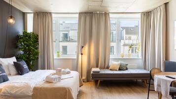 Individually decorated, individually furnished, laptop workspace