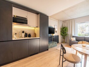 Suite with sofa bed | Cuisine privée | Machine à expresso, cafetière/bouilloire, bouilloire électrique
