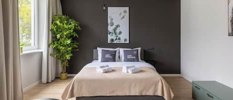 Suite with sofa bed | Individuelt dekorert, individuelt innredet og skrivebord for bærbar PC