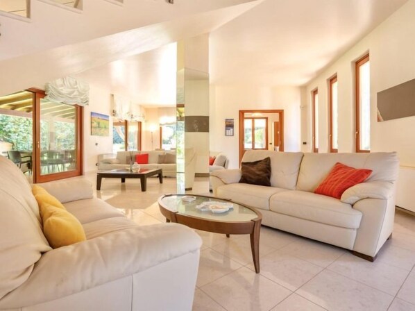 Flat-screen TV - Vittoria by Interhome (Valderice)