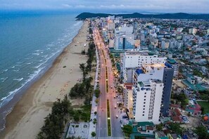 Beach nearby, white sand - THC Holiday Hotel Sam Son (Sam Son)