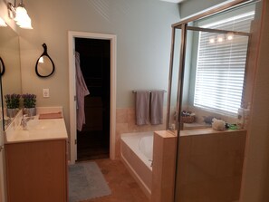 Combined shower/bathtub, hair dryer, towels, soap