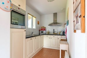 Réfrigérateur, four, plaque de cuisson, lave-vaisselle