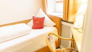 1 Schlafzimmer, Schreibtisch, WLAN, Bettwäsche