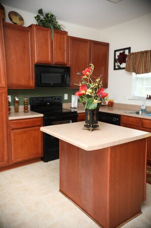 ثلاجة، ميكروويف، فرن، موقد طهي مسطح