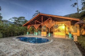 Alberca al aire libre