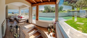 Villa con piscina, 3 km dal mare, meraviglioso panorama sul mare