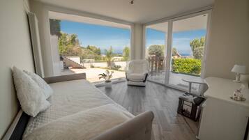 3 bedrooms, iron/ironing board, travel crib, WiFi