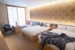 Kamar Double Khas, Bebas Asap Rokok (with Sofa) | Brankas, meja kerja, tirai kedap cahaya, dan setrika/meja setrika