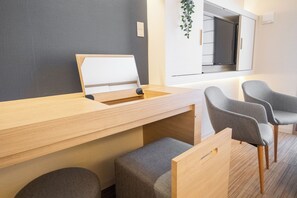 Family Suite (Non smoking) | Living area