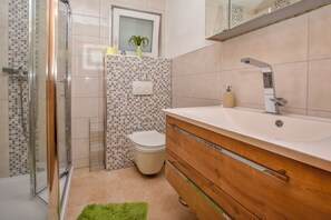 Shower, towels