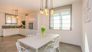 House | Dining