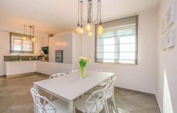 House | Dining