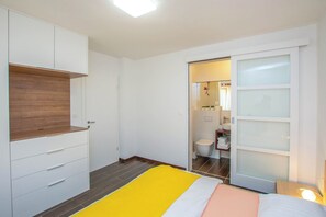 Casa | 3 habitaciones, tabla de planchar con plancha y wifi gratis 