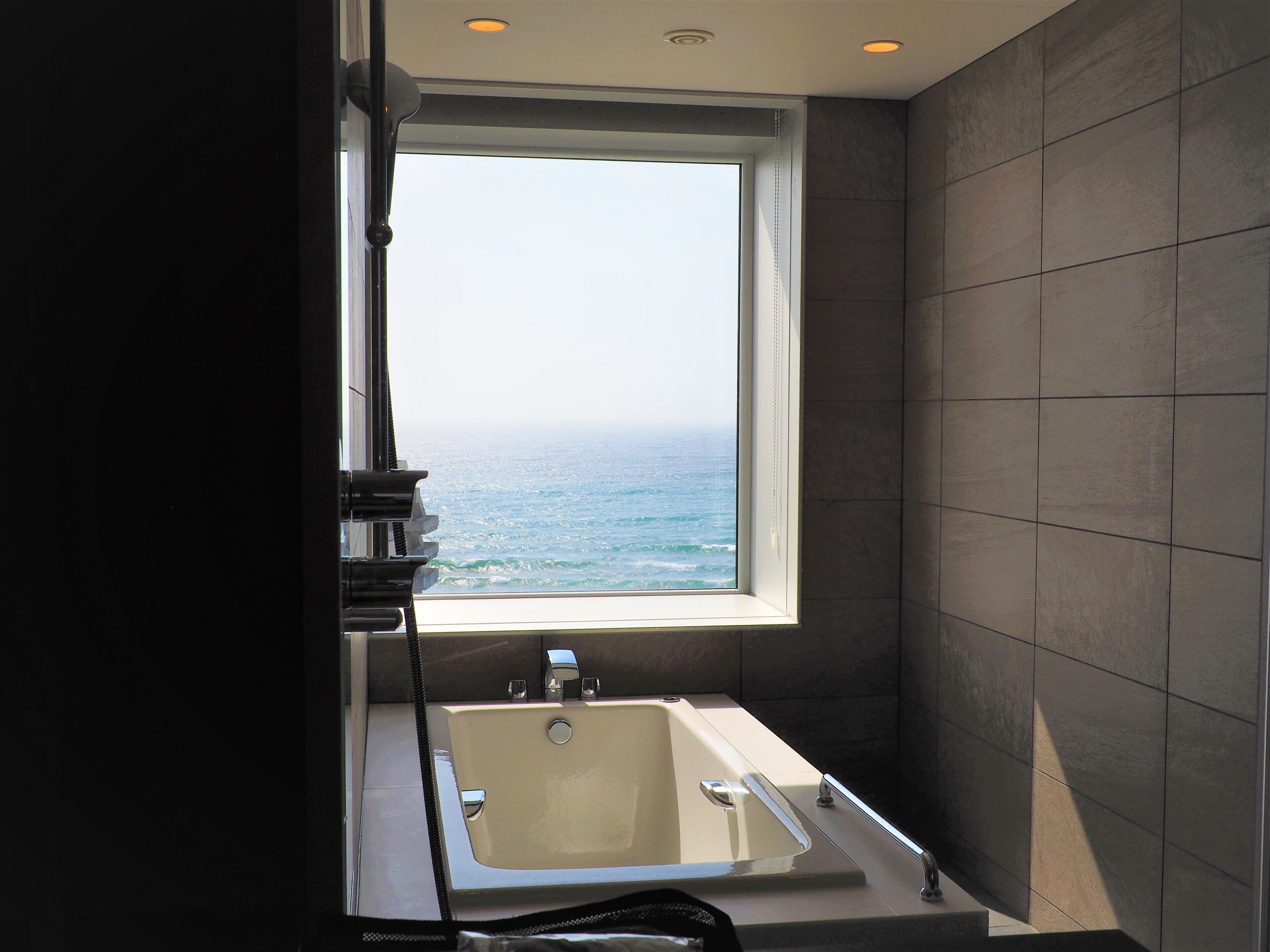 junior suite, non smoking | bathroom | free toiletries, hair dryer, slippers, electronic bidet