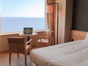 Junior Suite, Non Smoking | Premium bedding, down duvets, in-room safe, desk - Hakodate Yunokawa Onsen Umi to Akari / Hewitt Resort (Hakodate)