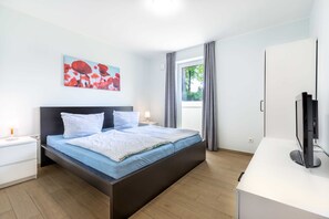 2 Schlafzimmer, Reisekinderbett, WLAN, Bettwäsche