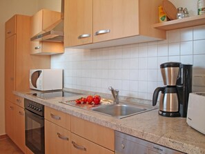 Refrigerador, horno, lavavajillas, cafetera/tetera