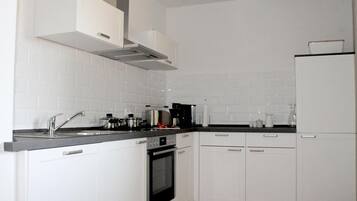 Réfrigérateur, four, lave-vaisselle, cafetiÚre/bouilloire