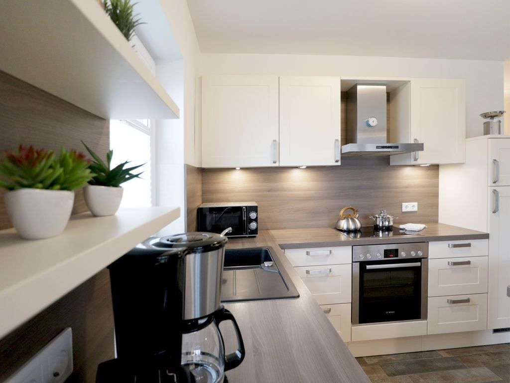 Kühlschrank, Mikrowelle, Ofen, Geschirrspüler