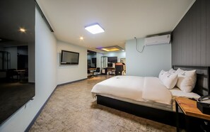 客房 (Deluxe (Massage Chair Netflix Random ) | 1 多间卧室、免费 WiFi、床单