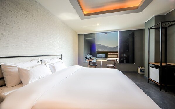Room (Deluxe (PCNetflix Random Room)) | 1 bedroom, free WiFi, bed sheets - Busan Deokcheon AU (Busan)