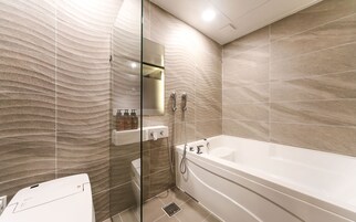 Room (Deluxe) | 1 bedroom, free WiFi, bed sheets