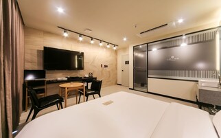 Room (Deluxe) | 1 bedroom, free WiFi, bed sheets