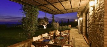 White Retreat 17, prestigious rental villa with pool and amazing view over the hills and the vin...