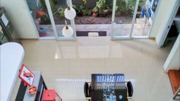 Buồng tắm vòi sen, khăn tắm