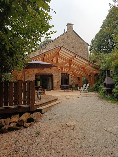 Grande Propriété le Long du Ruisseau