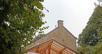 Grande Propriété le Long du Ruisseau