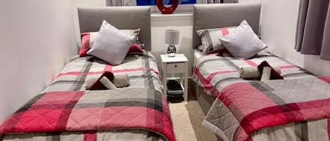 Apartment | 2 bedrooms, iron/ironing board, travel crib, free WiFi