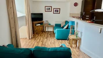 Apartamento | Zona de estar | Televisión de 30 pulgadas con canales digitales