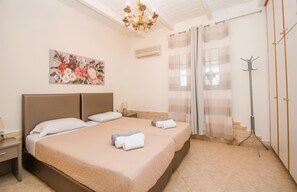 3 habitaciones, tabla de planchar con plancha, wifi y ropa de cama
