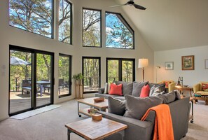 TV, fireplace, DVD player, books