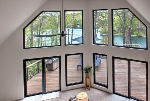 The Oak Lake House on Wanteska | Secluded Lakeferont Property