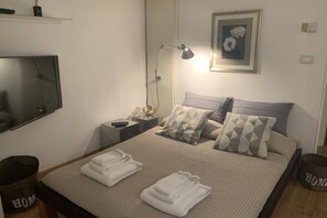 1 bedroom, WiFi, bed sheets