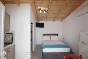 Apartment, Balcony | Hypo-allergenic bedding, iron/ironing board, free WiFi, bed sheets - Villa Oden (Ksamil)
